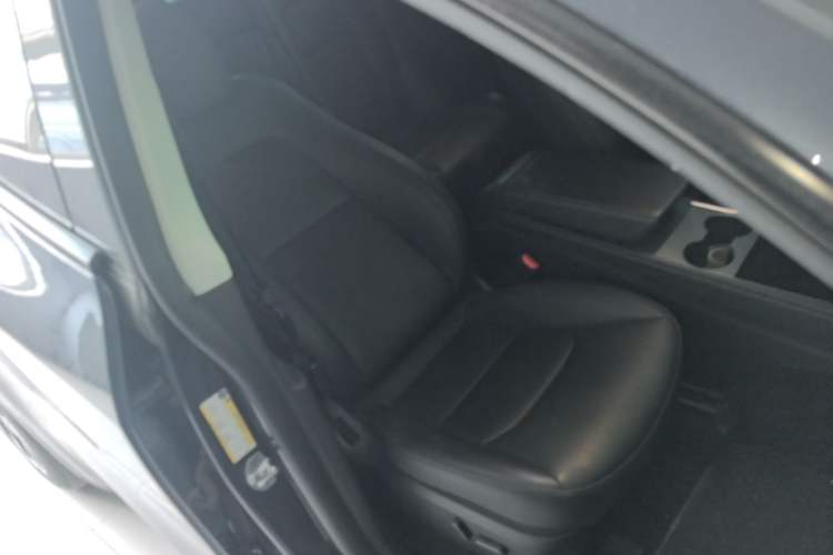 Used Tesla Model Y 2024 Rear-Wheel-Drive Version Right Front Seat