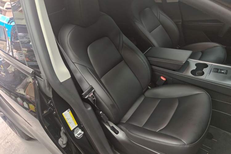 Used Tesla Model Y 2024 Rear-Wheel-Drive Version Right Front Seat