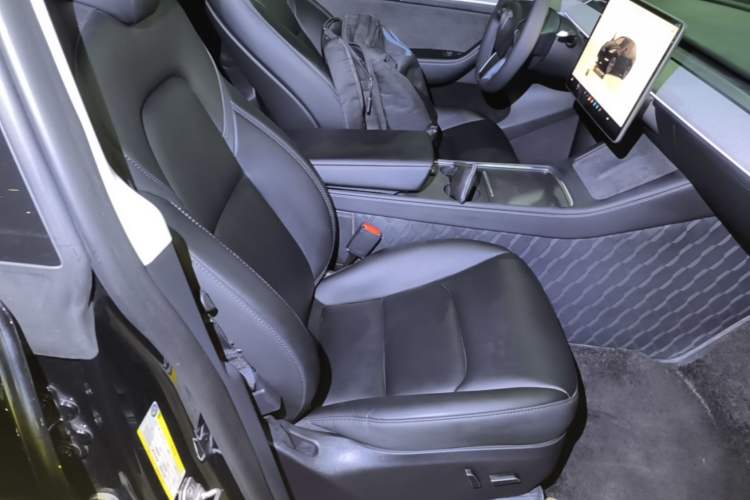 Used Tesla Model Y 2024 Rear-Wheel-Drive Version Right Front Seat