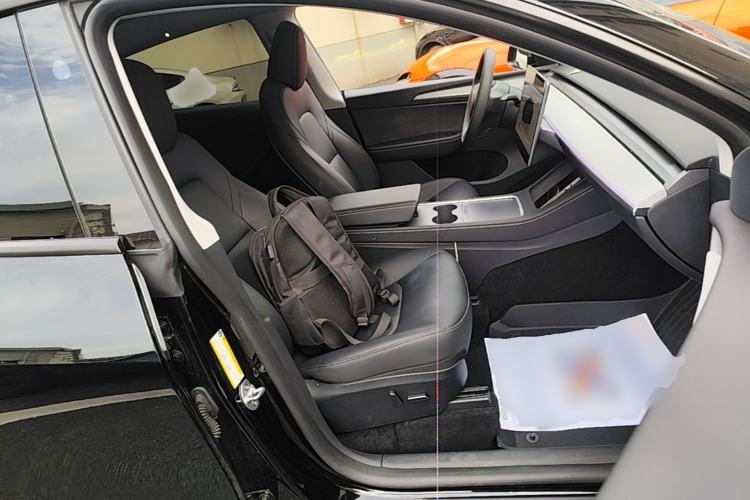 Used Tesla Model Y 2024 Long-Range All-Wheel-Drive Version Right Front Seat