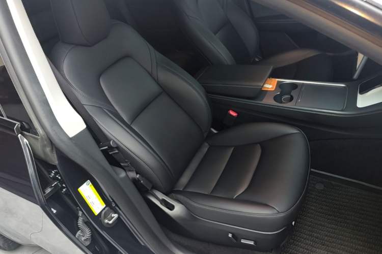 Used Tesla Model Y 2024 Rear-Wheel-Drive Version Right Front Seat