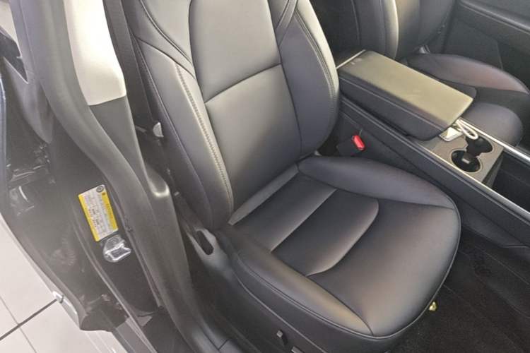 Used Tesla Model Y 2024 Rear-Wheel-Drive Version Right Front Seat