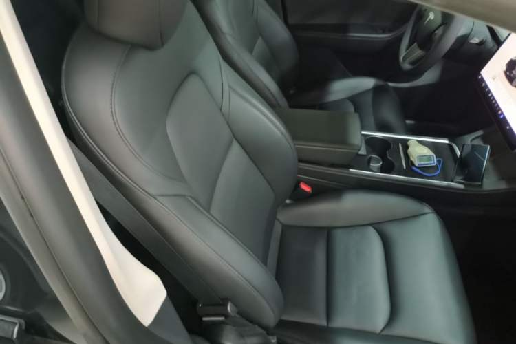 Used Tesla Model Y 2024 Long-Range All-Wheel-Drive Version Right Front Seat