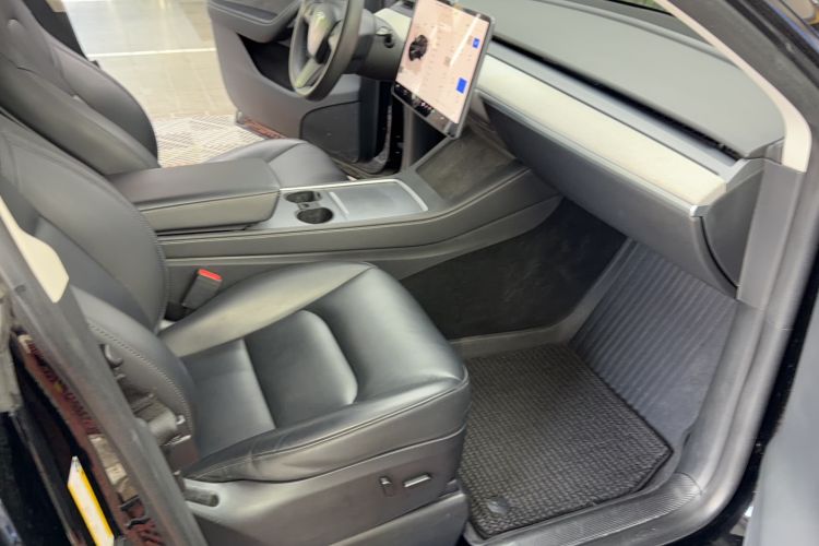 Used Tesla Model Y 2024 Rear-Wheel-Drive Version Right Front Seat