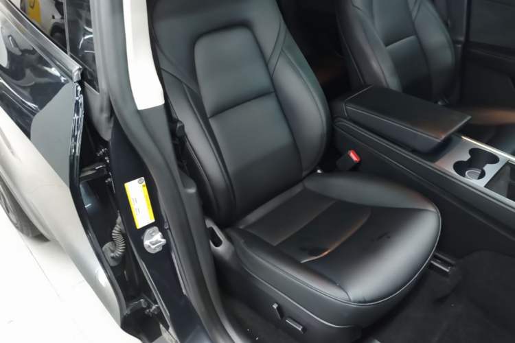 Used Tesla Model Y 2024 Rear-Wheel-Drive Version Right Front Seat