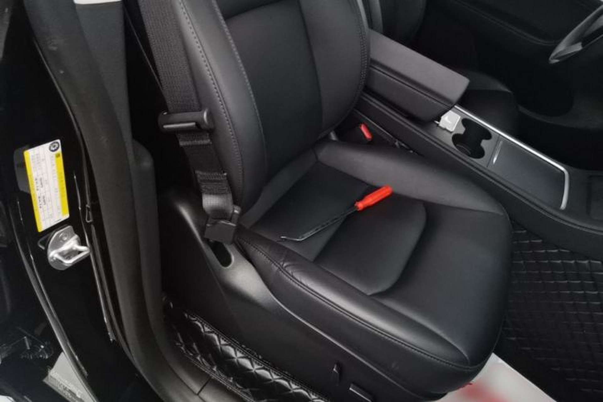 Used Tesla Model Y 2024 Rear-Wheel-Drive Version Right Front Seat