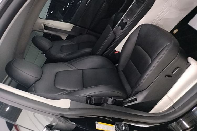 Used Tesla Model Y 2024 Rear-Wheel-Drive Version Right Front Seat
