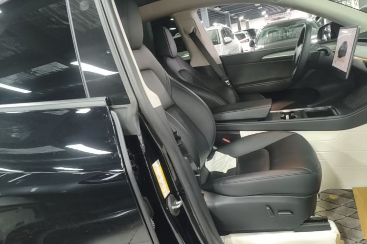 Used Tesla Model Y 2024 Long-Range All-Wheel-Drive Version Right Front Seat