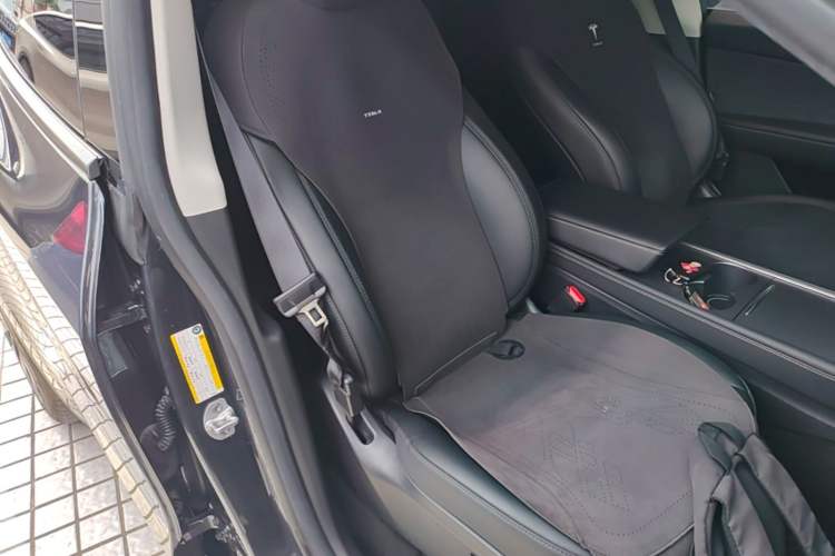 Used Tesla Model Y 2024 Rear-Wheel-Drive Version Right Front Seat