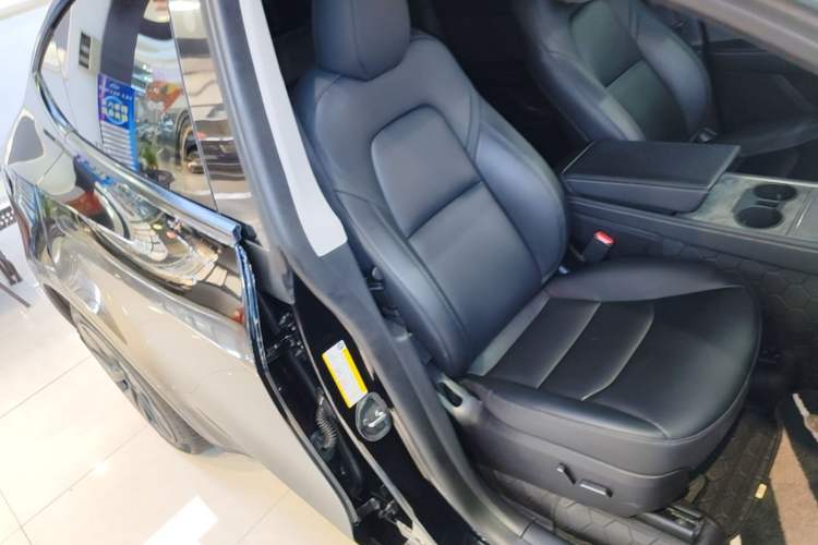 Used Tesla Model Y 2024 Rear-Wheel-Drive Version Right Front Seat