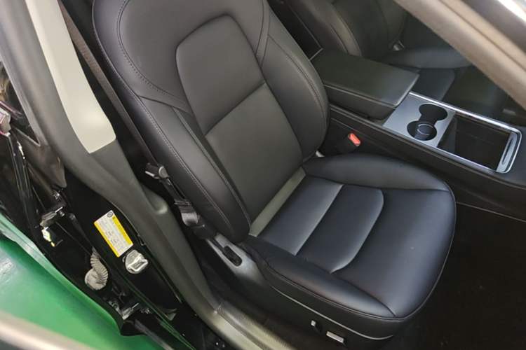 Used Tesla Model Y 2024 Rear-Wheel-Drive Version Right Front Seat