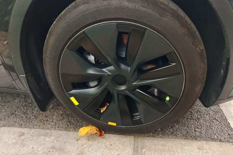 Used Tesla Model Y 2024 Rear-Wheel-Drive Version Right Front Wheel Hub