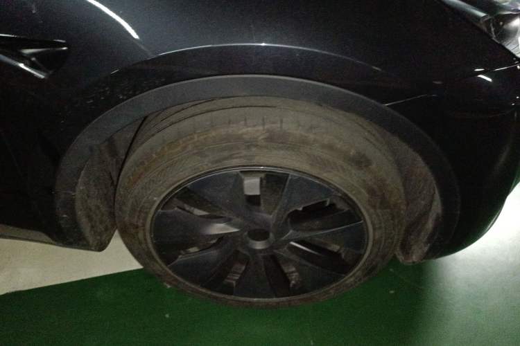 Used Tesla Model Y 2024 Rear-Wheel-Drive Version Right Front Wheel Hub
