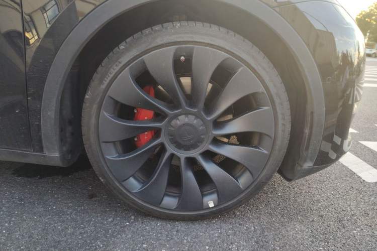 Used Tesla Model Y 2024 Performance High-Performance Edition Right Front Wheel Hub