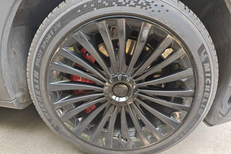 Used Tesla Model Y 2024 Rear-Wheel-Drive Version Right Front Wheel Hub