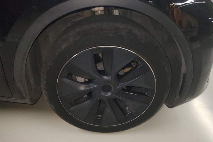 Used Tesla Model Y 2024 Rear-Wheel-Drive Version Right Front Wheel Hub