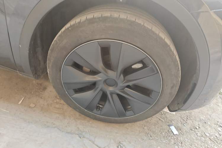 Used Tesla Model Y 2024 Rear-Wheel-Drive Version Right Front Wheel Hub