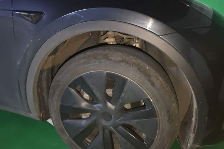 Used Tesla Model Y 2024 Rear-Wheel-Drive Version Right Front Wheel Hub
