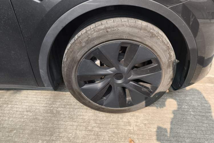 Used Tesla Model Y 2024 Rear-Wheel-Drive Version Right Front Wheel Hub