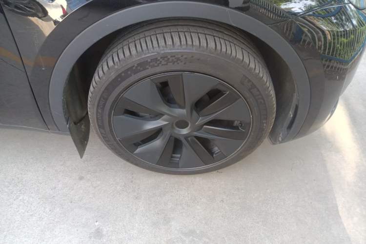 Used Tesla Model Y 2024 Rear-Wheel-Drive Version Right Front Wheel Hub