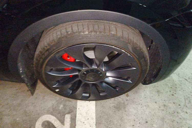 Used Tesla Model Y 2024 Performance High-Performance Edition Right Front Wheel Hub