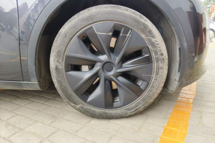 Used Tesla Model Y 2024 Rear-Wheel-Drive Version Right Front Wheel Hub