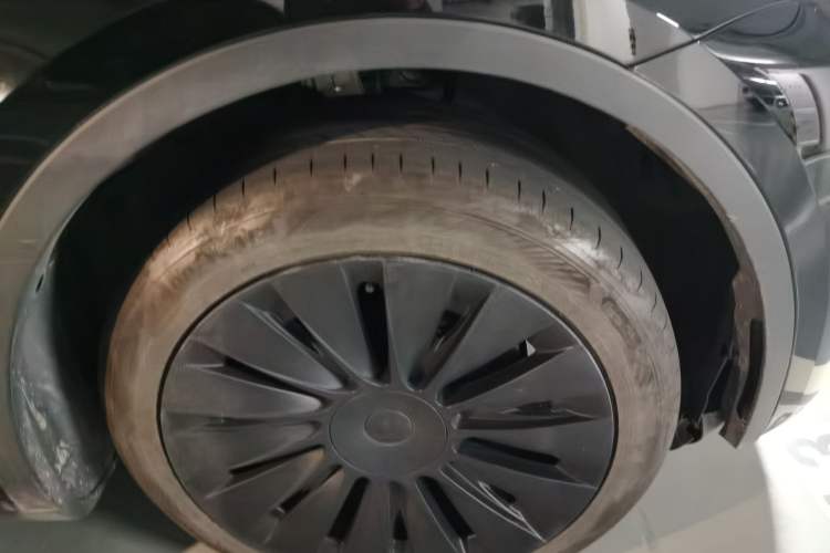 Used Tesla Model Y 2024 Rear-Wheel-Drive Version Right Front Wheel Hub
