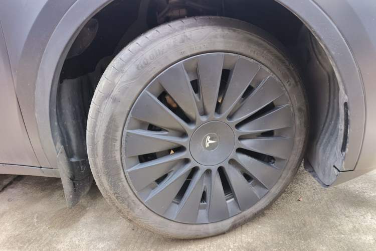 Used Tesla Model Y 2024 Rear-Wheel-Drive Version Right Front Wheel Hub