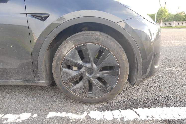 Used Tesla Model Y 2024 Rear-Wheel-Drive Version Right Front Wheel Hub