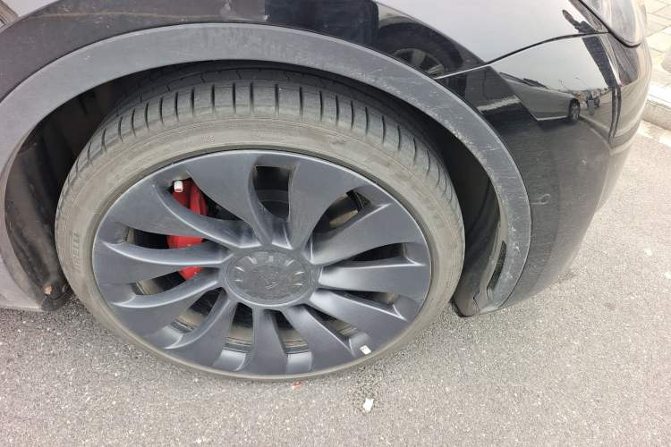 Used Tesla Model Y 2024 Performance High-Performance Edition Right Front Wheel Hub