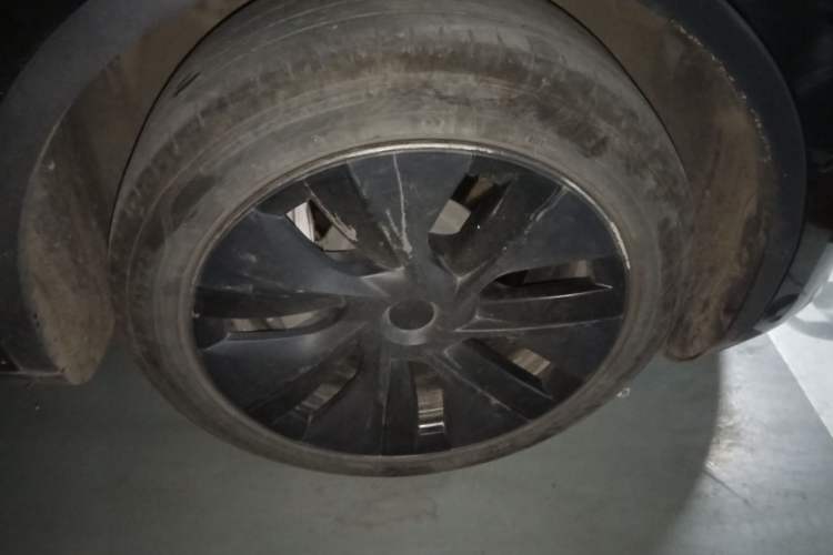 Used Tesla Model Y 2024 Rear-Wheel-Drive Version Right Front Wheel Hub