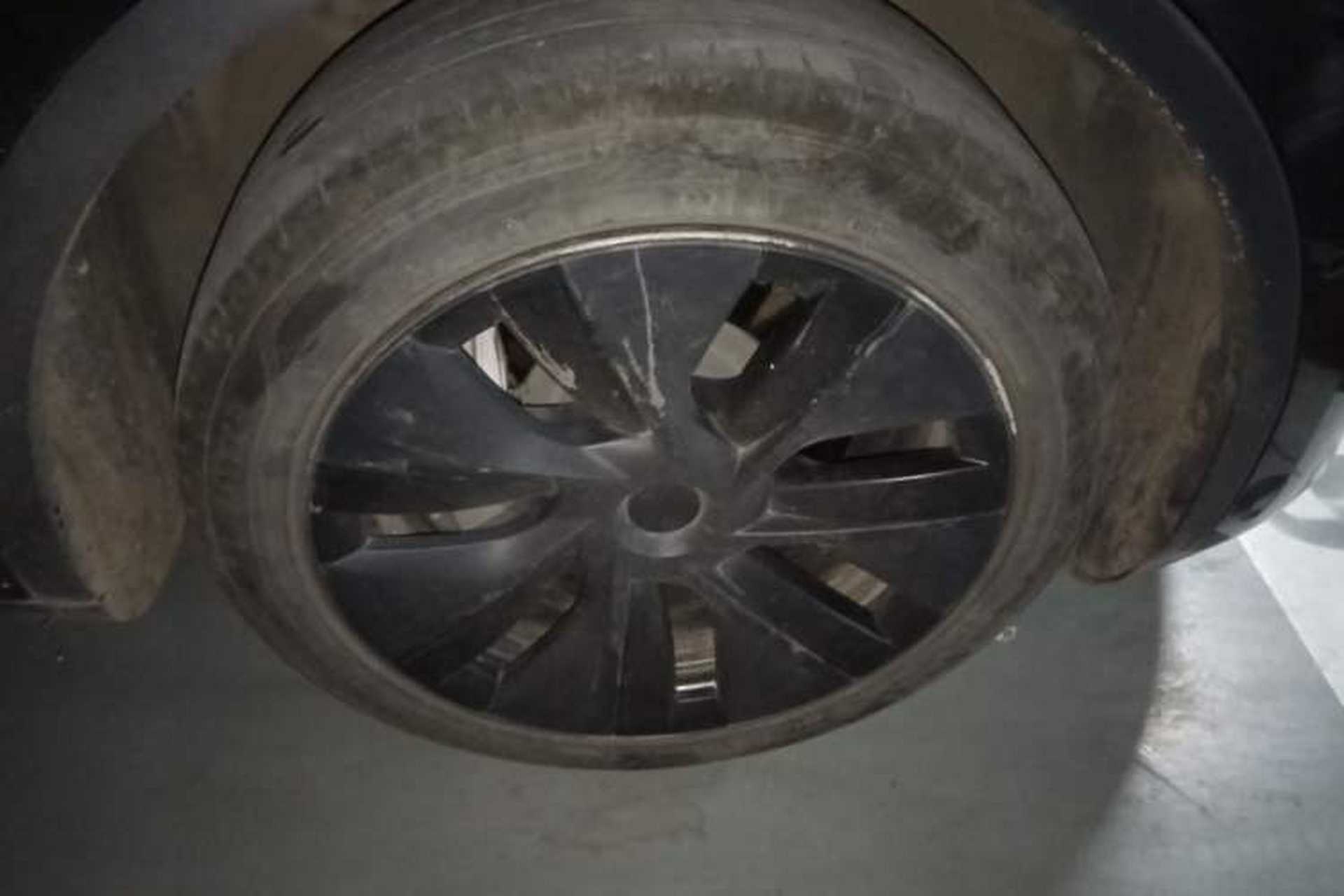 Used Tesla Model Y 2024 Rear-Wheel-Drive Version Right Front Wheel Hub
