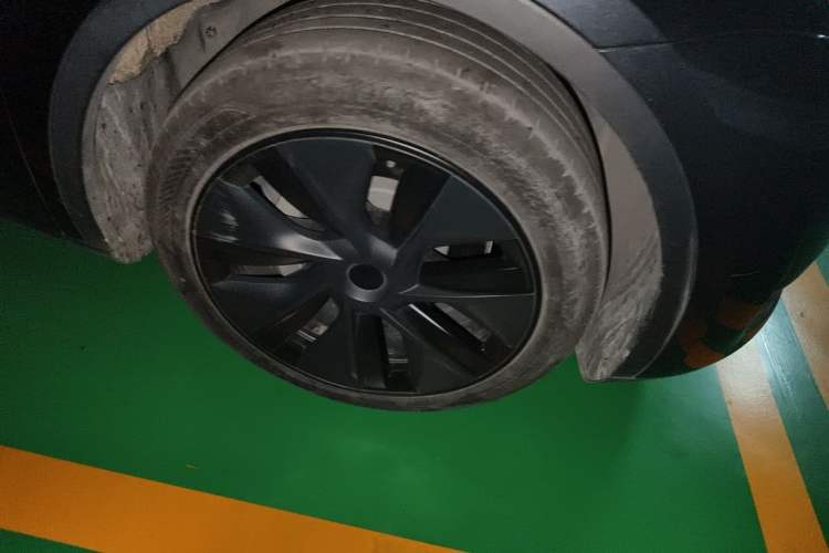 Used Tesla Model Y 2024 Rear-Wheel-Drive Version Right Front Wheel Hub