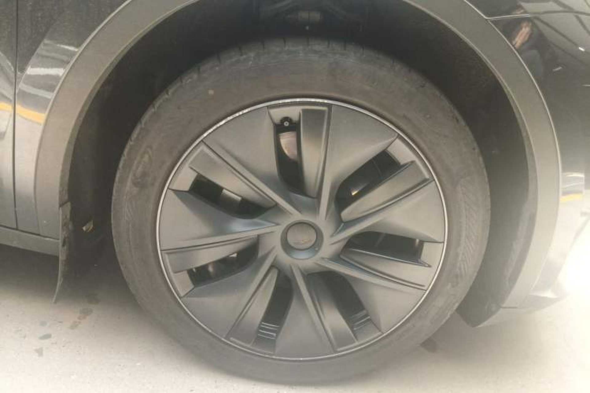 Used Tesla Model Y 2024 Rear-Wheel-Drive Version Right Front Wheel Hub
