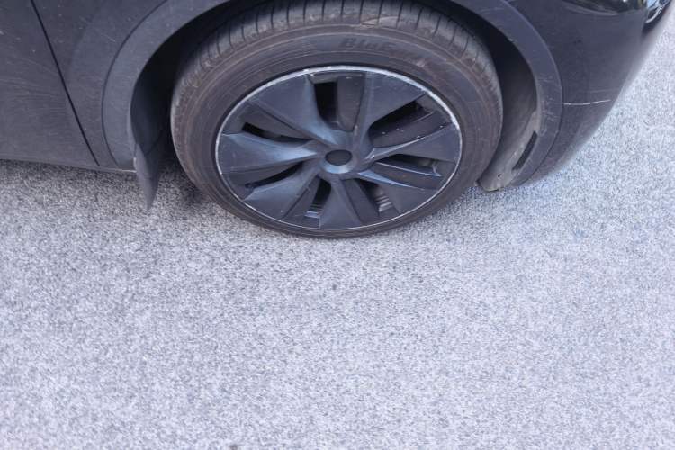 Used Tesla Model Y 2024 Rear-Wheel-Drive Version Right Front Wheel Hub