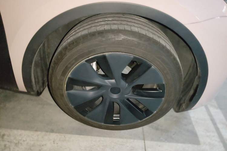Used Tesla Model Y 2024 Rear-Wheel-Drive Version Right Front Wheel Hub