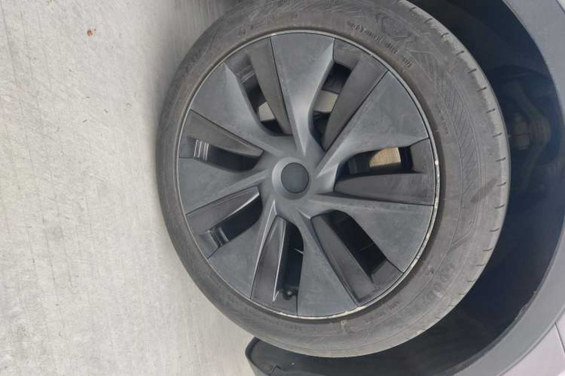 Used Tesla Model Y 2024 Rear-Wheel-Drive Version Right Front Wheel Hub