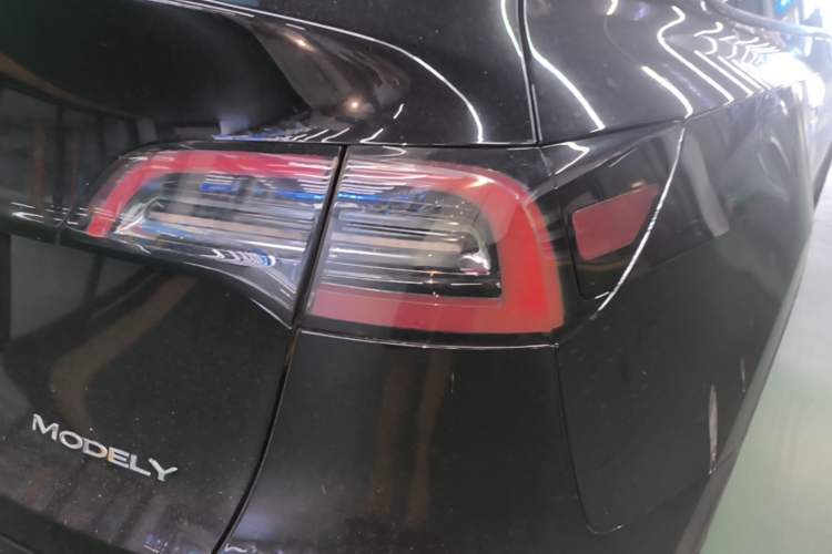 Used Tesla Model Y 2024 Rear-Wheel-Drive Version Right Rear Taillight