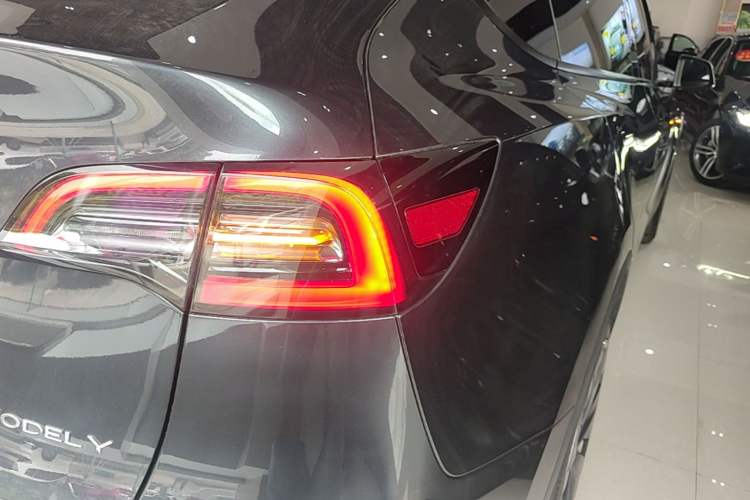 Used Tesla Model Y 2024 Rear-Wheel-Drive Version Right Rear Taillight