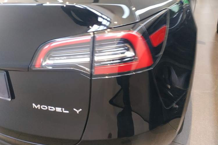 Used Tesla Model Y 2024 Rear-Wheel-Drive Version Right Rear Taillight