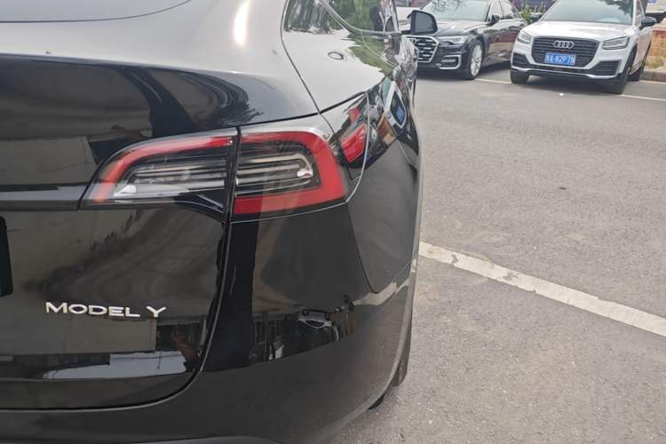 Used Tesla Model Y 2024 Rear-Wheel-Drive Version Right Rear Taillight