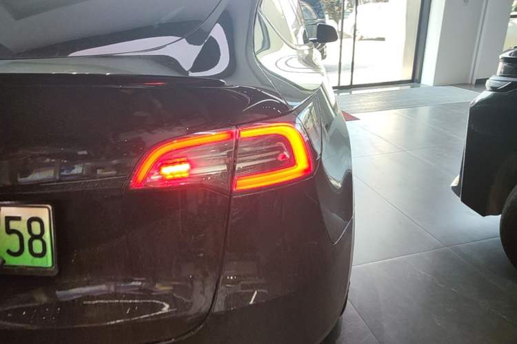 Used Tesla Model Y 2024 Rear-Wheel-Drive Version Right Rear Taillight