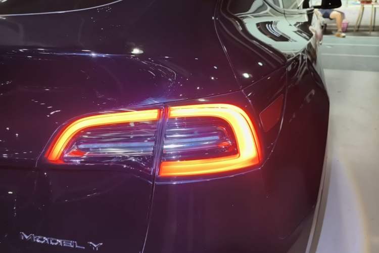 Used Tesla Model Y 2024 Rear-Wheel-Drive Version Right Rear Taillight