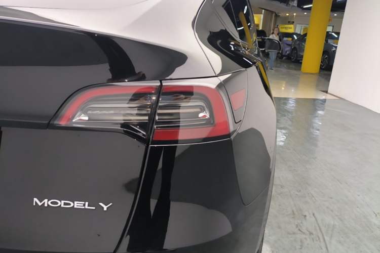 Used Tesla Model Y 2024 Rear-Wheel-Drive Version Right Rear Taillight
