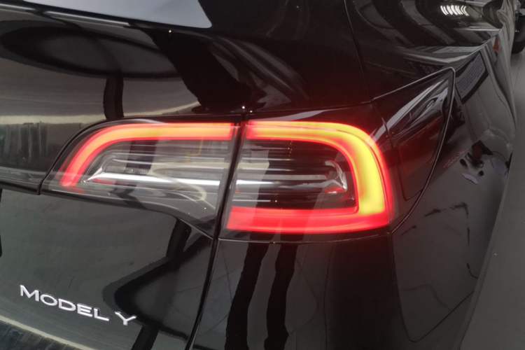 Used Tesla Model Y 2024 Rear-Wheel-Drive Version Right Rear Taillight