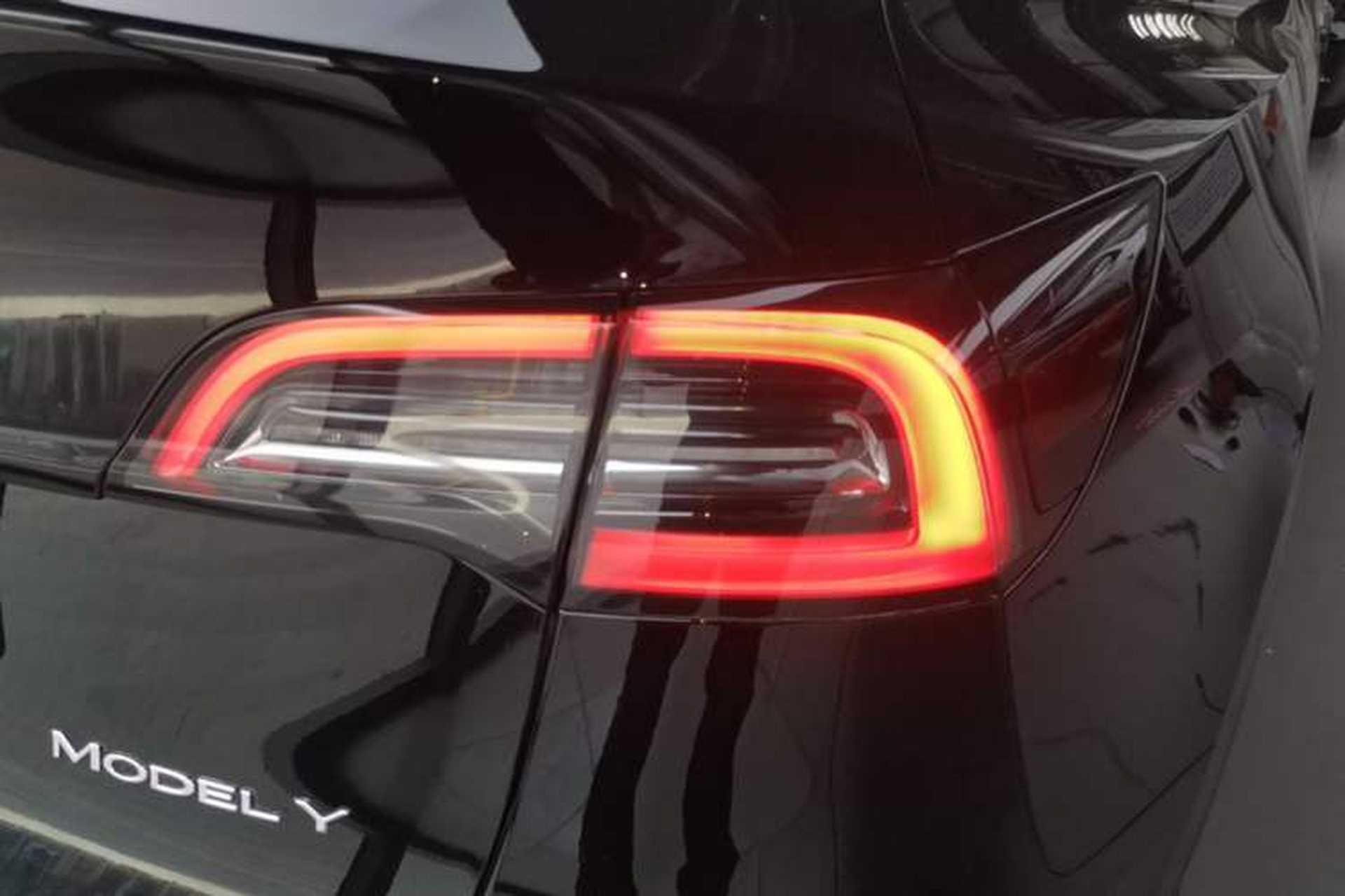 Used Tesla Model Y 2024 Rear-Wheel-Drive Version Right Rear Taillight