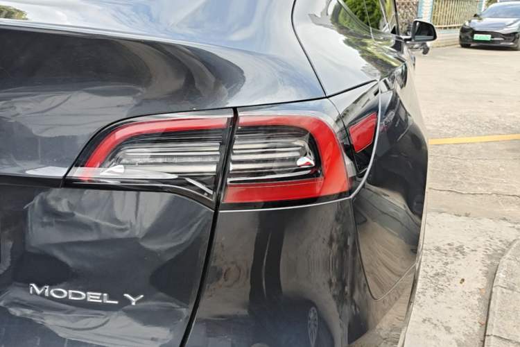 Used Tesla Model Y 2024 Rear-Wheel-Drive Version Right Rear Taillight