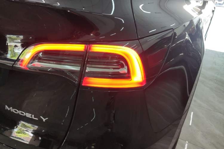 Used Tesla Model Y 2024 Rear-Wheel-Drive Version Right Rear Taillight