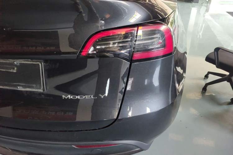 Used Tesla Model Y 2024 Long-Range All-Wheel-Drive Version Right Rear Taillight