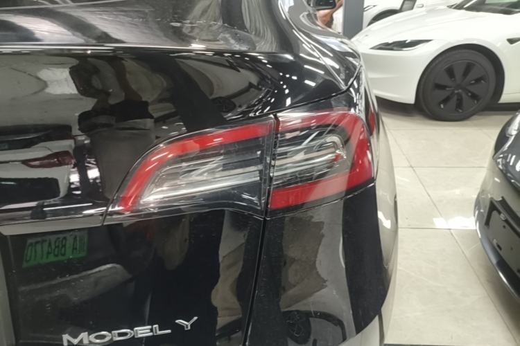 Used Tesla Model Y 2024 Long-Range All-Wheel-Drive Version Right Rear Taillight
